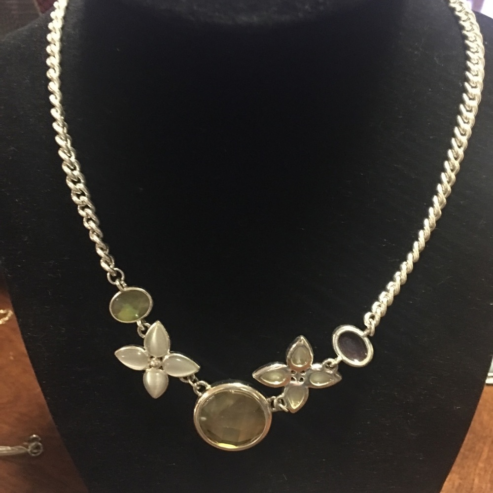 Woman’s necklace